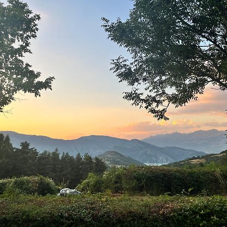 Village De Chalets Et Camping La Pierre De L'Aigle La Bréole エクステリア 写真