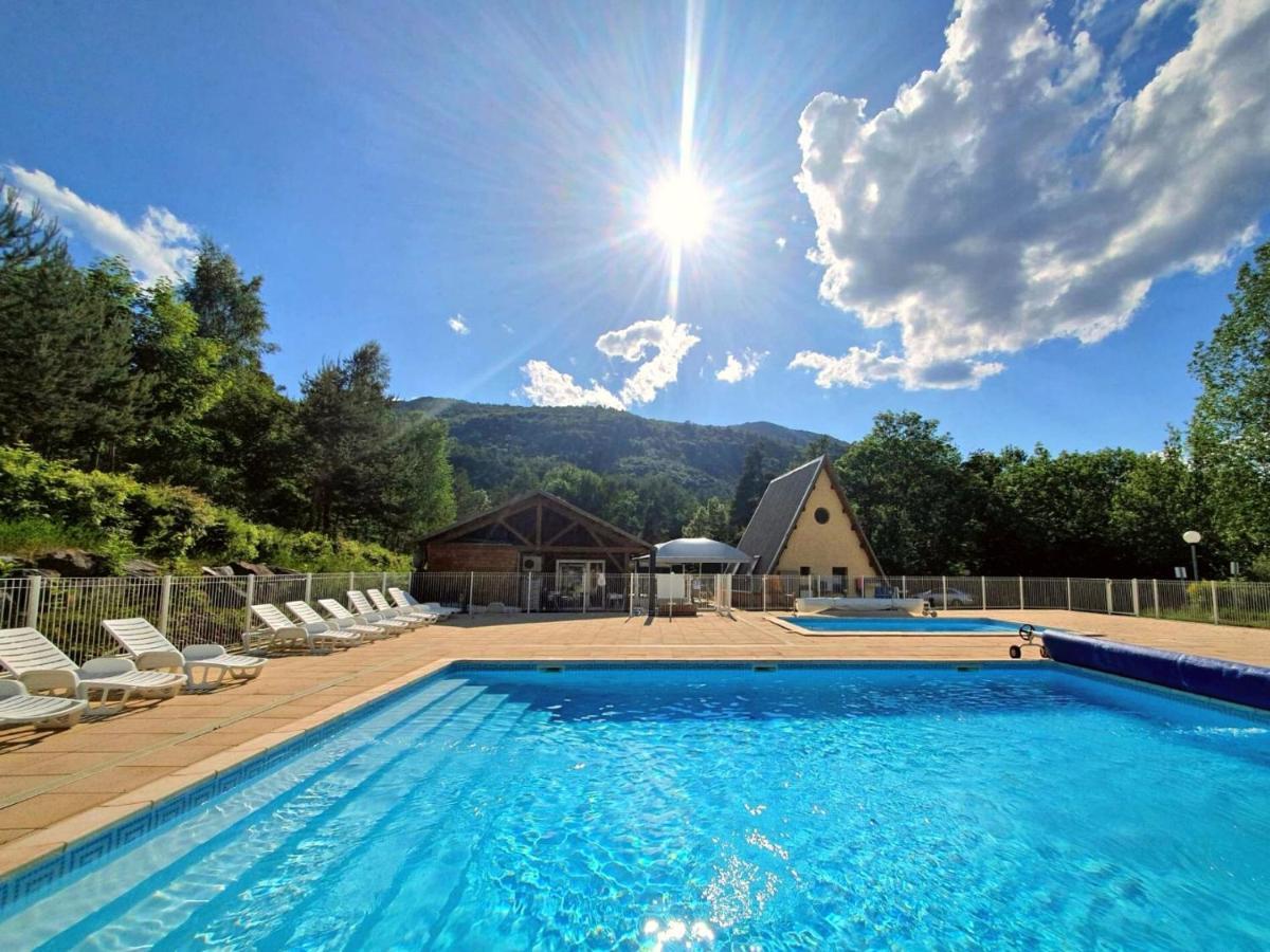 Village De Chalets Et Camping La Pierre De L'Aigle La Bréole エクステリア 写真